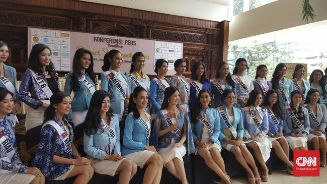 Enam desainer Indonesia bakal mendandani 39 finalis dalam malam pemilihan Puteri Indonesia 2018 di antaranya Didiet Maulana, Anaz Khairunnas, dan Albert Yanuar.