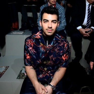 Joe Jonas Dikabarkan Kencan dengan Model Tatiana Gabriela
