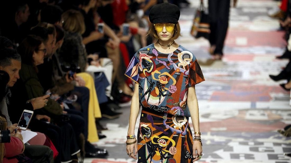 'Suara' Feminitas Dior di Pembukaan Paris Fashion Week