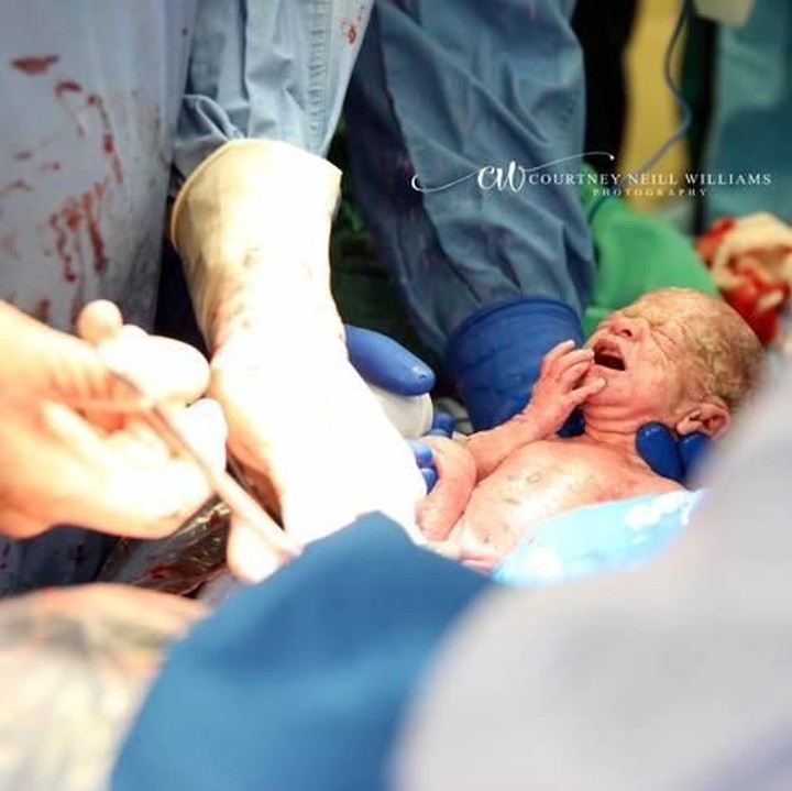 <p>Selang waktu kelahiran enam bayi itu hanya 3-4 menit saja, Bun. (Foto: Courtney Neill Williams Photography)</p>