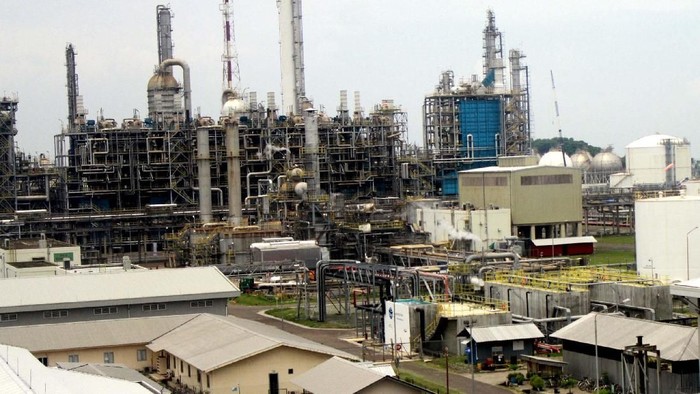 PT Chandra Asri Petrochemical Tbk (CAP) di Cilegon terus meningkatkan kapasitas produksinya. Total kapasitas produksi perseroan ditarget 4,2 juta ton/tahun pada 2020.