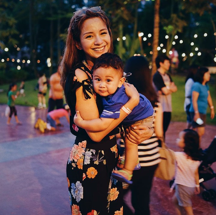 <p>Kyo kayaknya udah nggak sabar ingin lari-lari di saat bundanya ingin ngajakin foto, he-he-he. (Foto: Instagram/kiranalarasati)</p>
