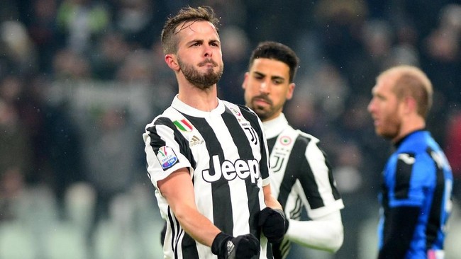 Negosiasi yang tidak kunjung tercapai antara Barcelona dengan Juventus dimanfaatkan Real Madrid untuk mendapatkan Miralem Pjanic.
