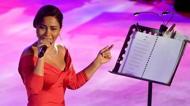 Penyanyi tersohor Mesir, Sherine Abdel Wahab, divonis enam bulan penjara dan denda karena dianggap menghina Sungai Nil.