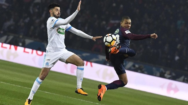 Pelatih Paris Saint Germain (PSG), Unai Emery, mengungkapkan Kylian Mbappe sempat ingin merumput ke klub raksasa Spanyol, Real Madrid atau Barcelona.