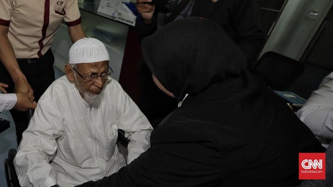 Tim Pengacara Muslim (TPM) mengatakan kondisi kesehatan Abu Bakar Ba'asyir semakin menurun. Terpidana kasus terorisme itu seharusnya bisa bebas dari penjara.