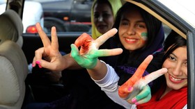 Menonton Bola di Stadion, Wanita Iran Menyamar Jadi Pria