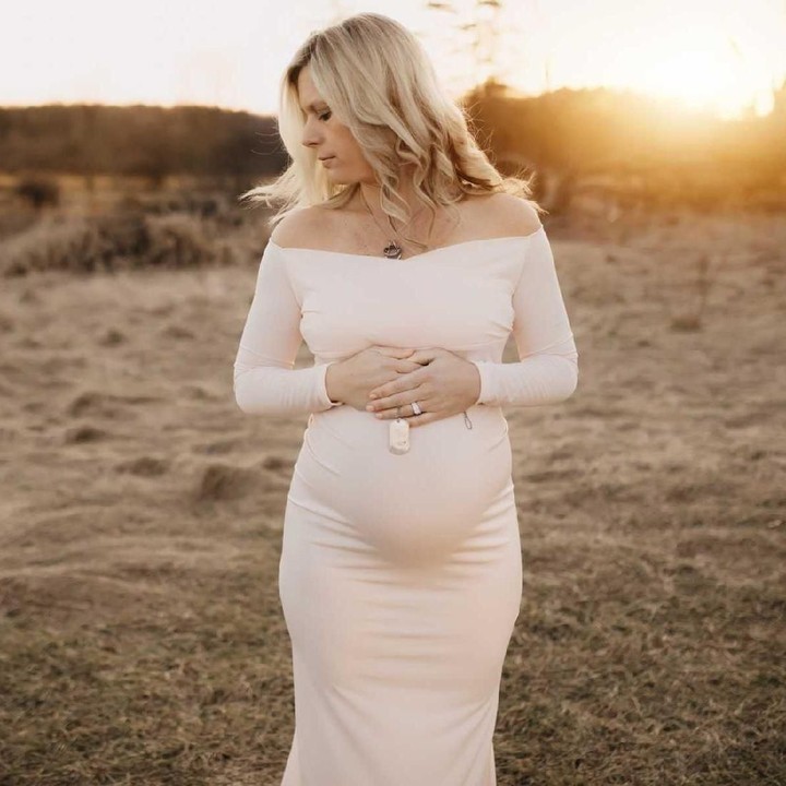 <p>Cassie sengaja melakukan maternity photoshoot untuk mengenang almarhum suaminya. (Foto: Amie Aikers Photography)</p>