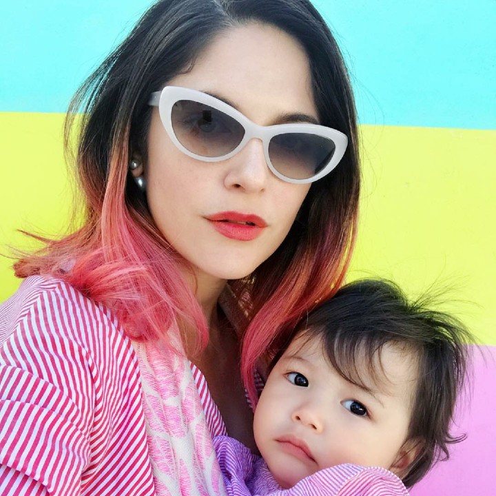 <p>Bunda yang bernama Sarah Kate Watson Baik ini adalah seorang fashion blogger dari Korea Selatan. (Foto: Instagram/urbanwit)</p>