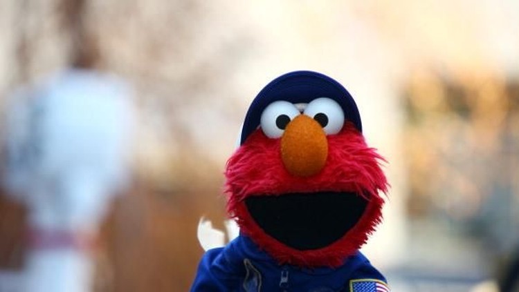 Si kecil suka banget dengan karakter Elmo dari Sesame Street, Bun? Bisa jadi ini alasannya lho.
