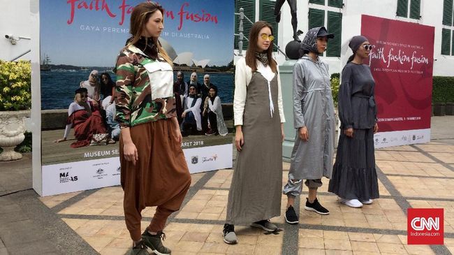 Desainer busana muslim asal Australia menyuguhkan koleksi rancangannya di Jakarta, yang sekaligus jadi 'jendela' perkembangan busana muslim di Negeri Kanguru.