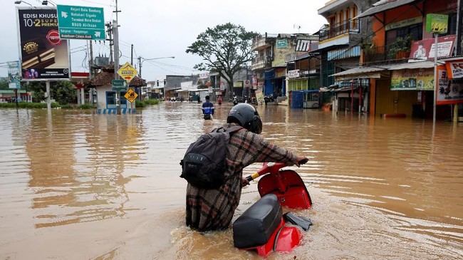 FOTO: Perang dengan Limbah di Sungai Citarum
