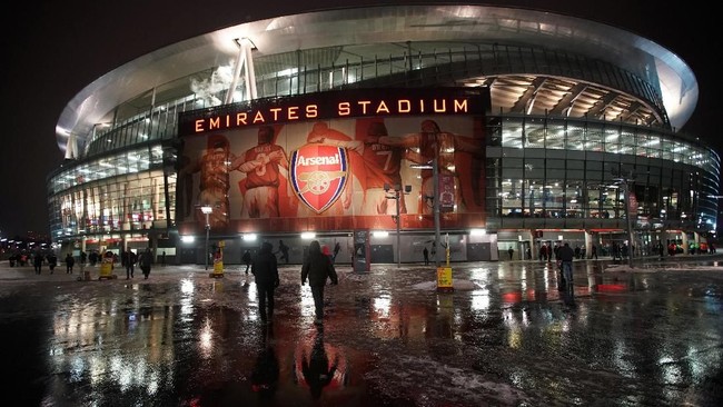 Arsene Wenger sudah 22 tahun di Arsenal. Cinta suporter yang hangat untuk The Professor kini sudah mulai membeku setelah The Gunners dikalahkan Manchester City.