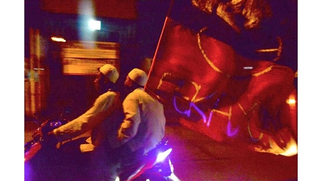 FOTO: Para Pencari Tuhan di Malam Minggu