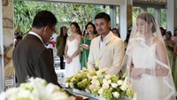 <p>Chicco Jerikho dan Putri Marino melangsungkan pernikahannya secara diam-diam di Bali pada Maret 2018. Mereka hanya mengundang kerabat dan para sahabat dekat. (Foto: Jozz Felix Photography via Instagram @chicco.jerikho) </p>