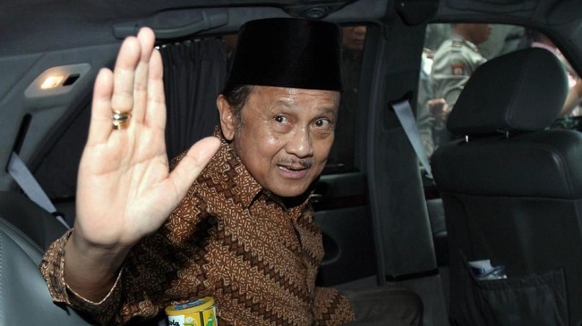 Presiden RI ke-3 BJ Habibie disebut masih dalam kondisi baik meski tengah dirawat di Jerman. Soal penyakitnya sendiri belum terkonfirmasi.