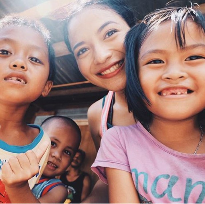 Putri selalu suka melihat senyum anak-anak. Baginya, anak-anak paling bagus saat sedang tersenyum. (Foto: Instagram @putrimarino)