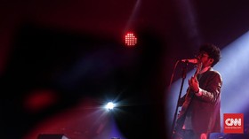 Mantra Kunto Aji Ajak Penonton Rehat di Synchronize Fest 2019