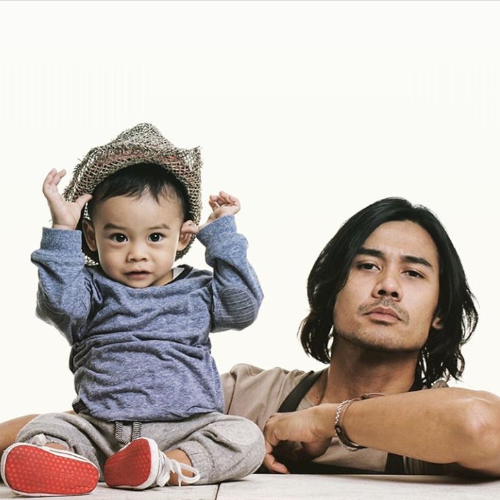 <p>Tuh lihat, seperti ayah dan putranya. (Foto: Instagram @anggasasongko)</p>