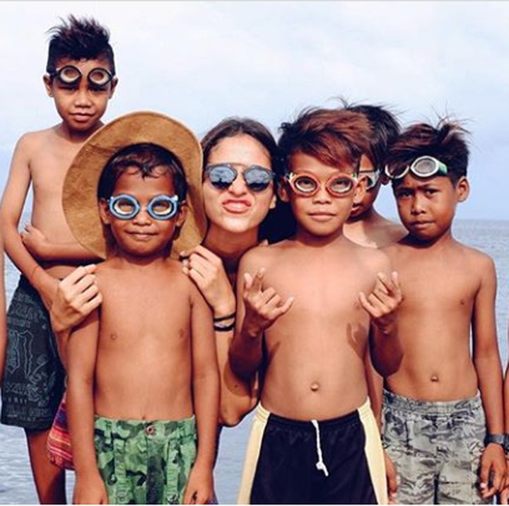 Beberapa kali berinteraksi dengan anak-anak tentu membuat Putri belajar banyak hal ya, Bun. Ya, pelajaran berharga untuknya jika kelak menjadi ibu dari anak-anak buah cintanya dengan Chicco Jerikho. Selamat berbahagia! (Foto: Instagram @putrimarino)