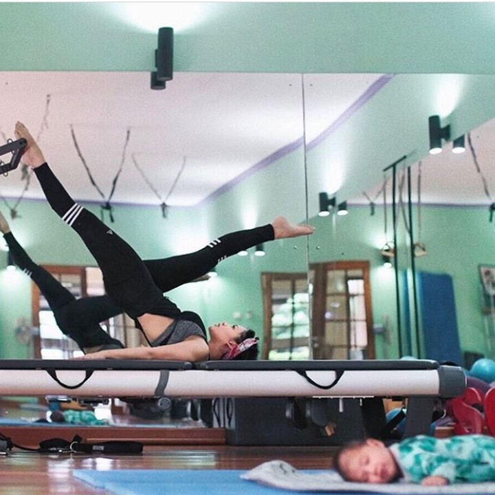 <p>Ya, Andien mulai aktif olahraga lagi setelah 40 hari lebih melahirkan. Mumpung Kawa masih tidur dan belum haus, Andien pun olah badan. (Foto: Instagram @andienaisyah)</p>