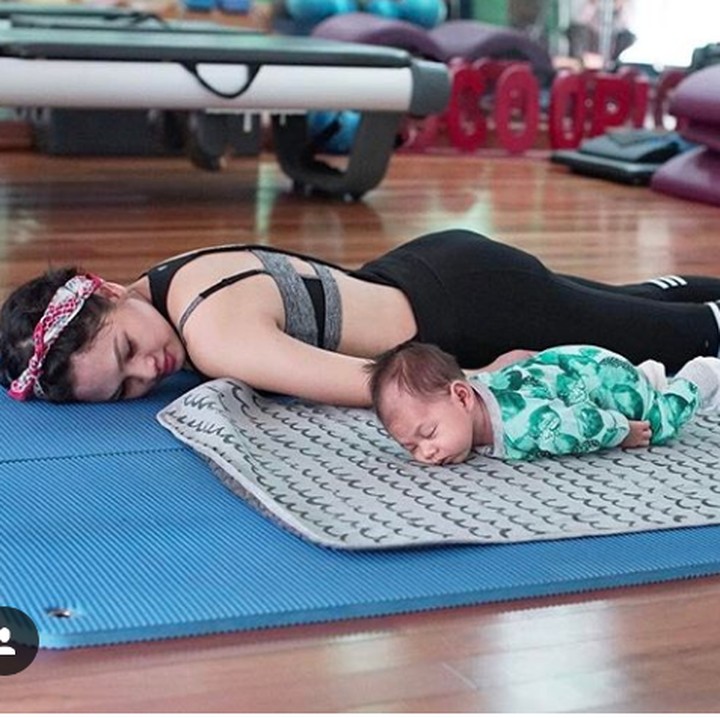 <p>Kawa masih ngantuk nih. Jadi saat sang ibu, Andien, olahraga, Kawa bobo aja deh, he-he-he. (Foto: Instagram @andienaisyah)</p>