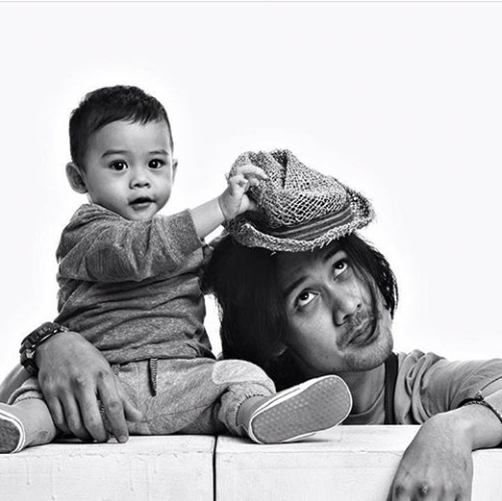 <p>Bagaimana rasanya jadi ayah yang menantikan buah hati dirasakan Chicco melalui film terbarunya, 'Bukaan 8'. (Foto: Instagram @chicco.jerikho)</p>
