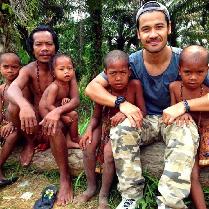 <p>Kelak saat anak membutuhkan tempat bersandar, Chicco pasti selalu siap memberikan lengannya yang kuat. Bahagia selalu ya Chicco dan Putri. Semoga kelak kalian jadi orang tua yang sabar, bijaksana, dan selalu tersenyum. (Foto: Instagram @chicco.jerikho)</p>
