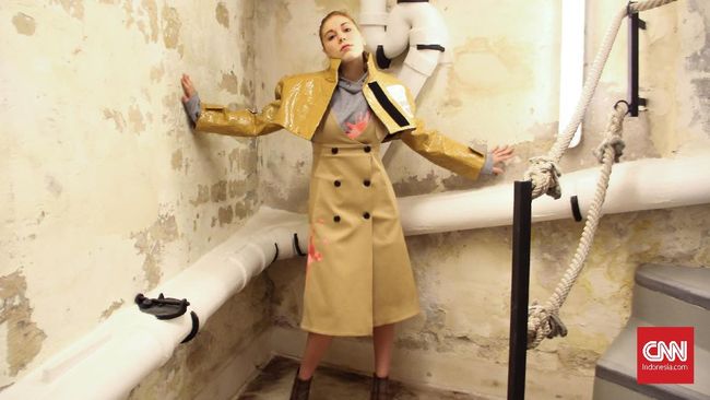 Sean Sheila dan Jewel Rocks merupakan dua label asal Indonesia yang berkesempatan memamerkan karyanya di salah satu agenda resmi Paris Fashion Week.
