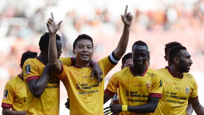 Proses realisasi penjualan Cilegon United ke Raffi Ahmad dan Rudy Salim tidak lepas dari peran mantan bek Timnas Indonesia, Hamka Hamzah.