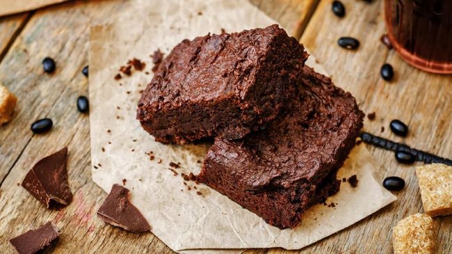 Selain bisa diolah menjadi makanan untuk menu pembuka atau appetizer, ternyata kacang hitam juga bisa diolah menjadi brownies yang lezat.