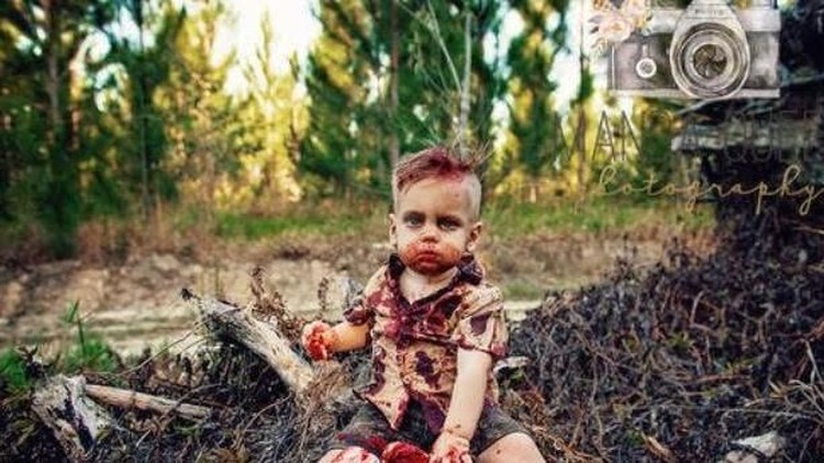 Foto dengan tema zombie terdengar menyeramkan. Tapi, buat orang tua ini ada alasan tersendiri.
