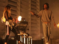 Lirik Lagu Superpowers - Daniel Caesar