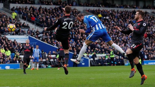 Penderitaan Arsenal berlanjut setelah kembali menelah kekalahan di Liga Primer Inggris. The Gunners bertekuk lutut 1-2 dari Brighton, Minggu (4/3).