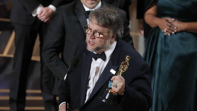 Piala Oscar yang sudah dibagikan di Dolby Theatre, Los Angeles, Minggu (4/3) malam waktu setempat statusnya hanya dipinjamkan kepada para pemenang.