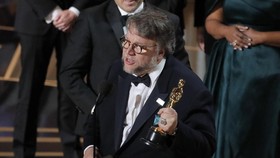 Guillermo del Toro Kembali Kalahkan Nolan di Oscar 2018