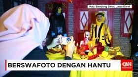 Sensasi Mengabadikan Foto Bersama Hantu