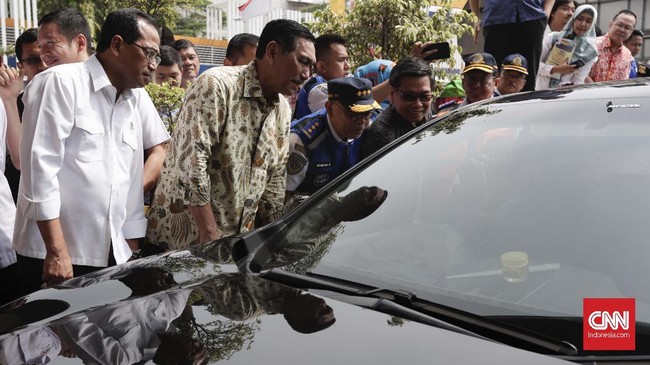 Menko Bidang Kemaritiman Luhut Panjaitan menyebut pemberlakuan kuota pembatasan armada taksi daring online bertujuan untuk menghindari kredit macet.