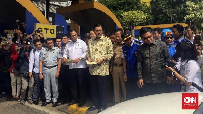 Kebijakan ganjil-genap akan berlaku 12 Maret 2018. Pemerintah berharap aturan ganjil-genap di jalan tol Cikampek akan memangkas kemacetan 30-40 persen.