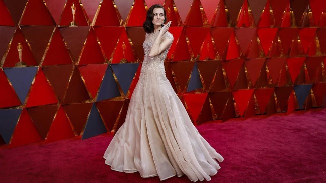 Foto Gaun Gaun Tercantik Di Karpet Merah Oscar 2018