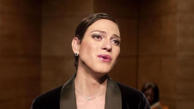 Film drama seorang wanita transgender asal Cile, 'A Fantastic Woman', memenangkan piala Oscar 2018 untuk kategori Film Berbahasa Asing Terbaik.