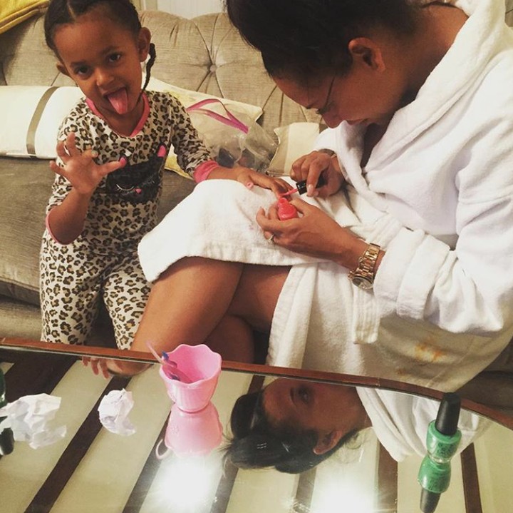 <p>Duh, yang bungsu ini gemas banget ya, Bun. (Instagram @officialmelb)</p>