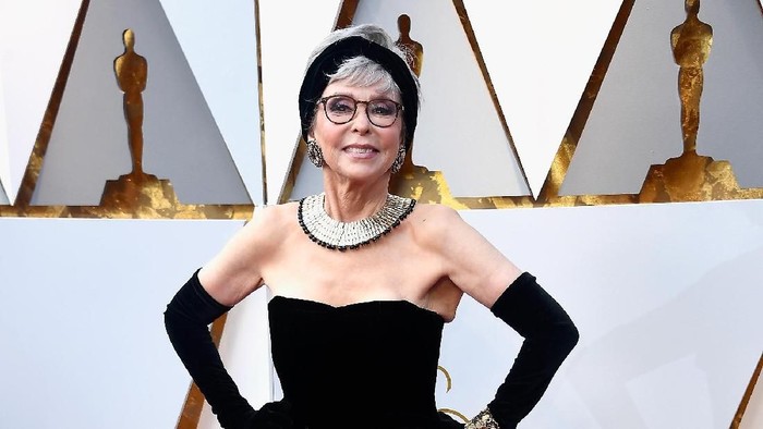 img-title Makin Tua, Makin Memesona! Ini Deretan Aktris Hollywood yang Modis dengan Rambut Putih