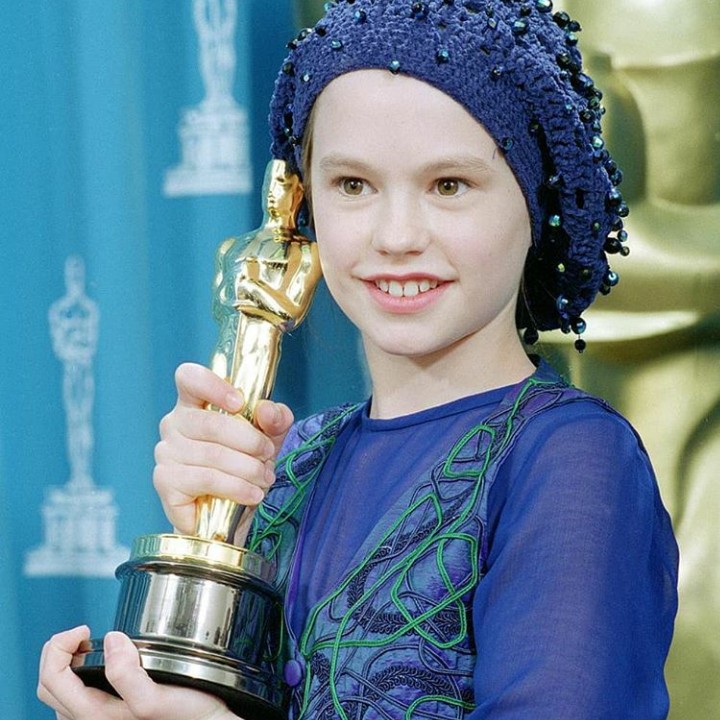 <p>Meski tak punya pengalaman profesional dalam akting, Anna Paquin yang berusia 11 tahun berhasil memenangkan piala Oscar. (Foto: Instagram @missannapaquin)</p>