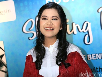 Manisnya Penampilan Perdana Kahiyang Ayu Bareng Suami dan Anak