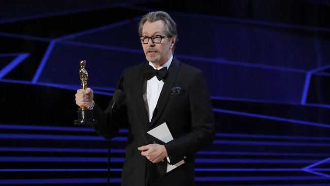 Gary Oldman: Saya Bawa Pulang Piala Oscar, Bu!