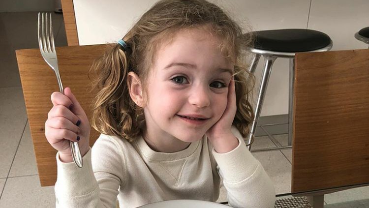Presenter Jimmy Kimmel merayakan ultah putrinya nih. Tapi, si kecil malah sedih di pesta ultahnya. Waduh, kok bisa ya?