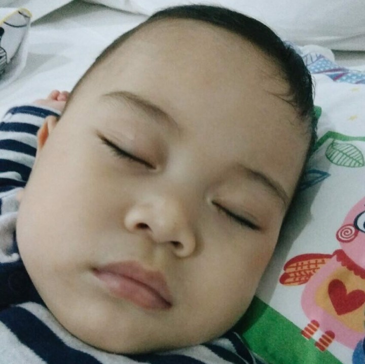 <p>Wajah Kyo dari dekat, pipinya bulat banget nih. (Foto: Instagram/kiranalarasati)</p>