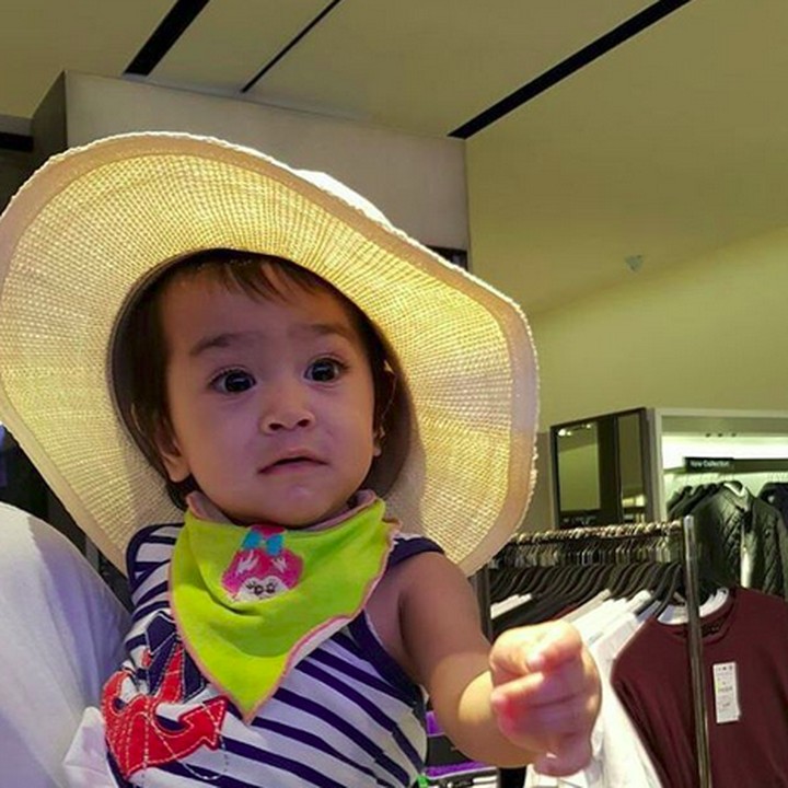<p>Taqya mau ke mana sih pakai topi gitu? Ikut dong. He-he-he. (Foto: Instagram/ @gary_iskak)</p>