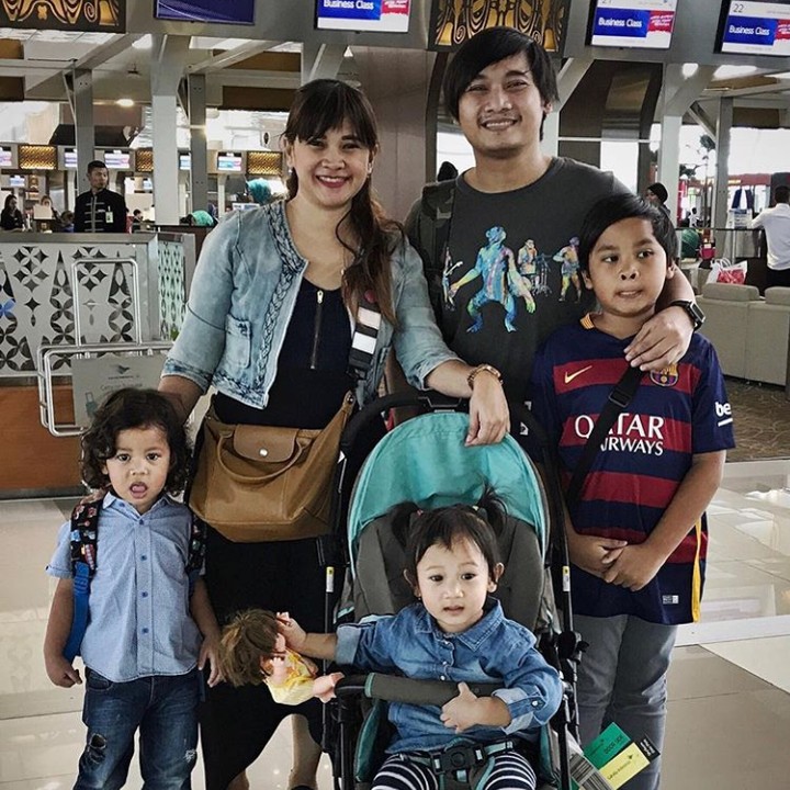 <p>Waktu berlalu cepat banget ya, Bun. Kita sudah jadi orang tua, mereka yang dulu mengisi sebagian hati-hari masa remaja dengan lagu-lagunya itu juga sudah jadi orang tua dengan anak-anak yang lucu. (Foto: Instagram @brianso7)</p>